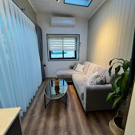 Apartment Calis Tiny House *